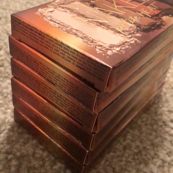 http:// Urban Decay Petite Heat Eyeshadow Palettes